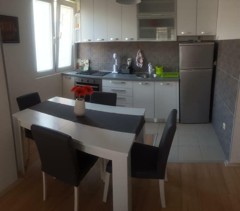 Apartment Angelovski 1 *